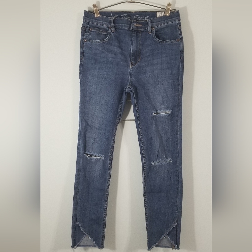 We The Free People Sunny Midrise Distressed Jeans. Ankle Raw Fringe Hem. Size 27